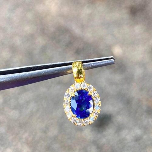 14 kt yellow gold pendant set with royal blue sapphire and diamond